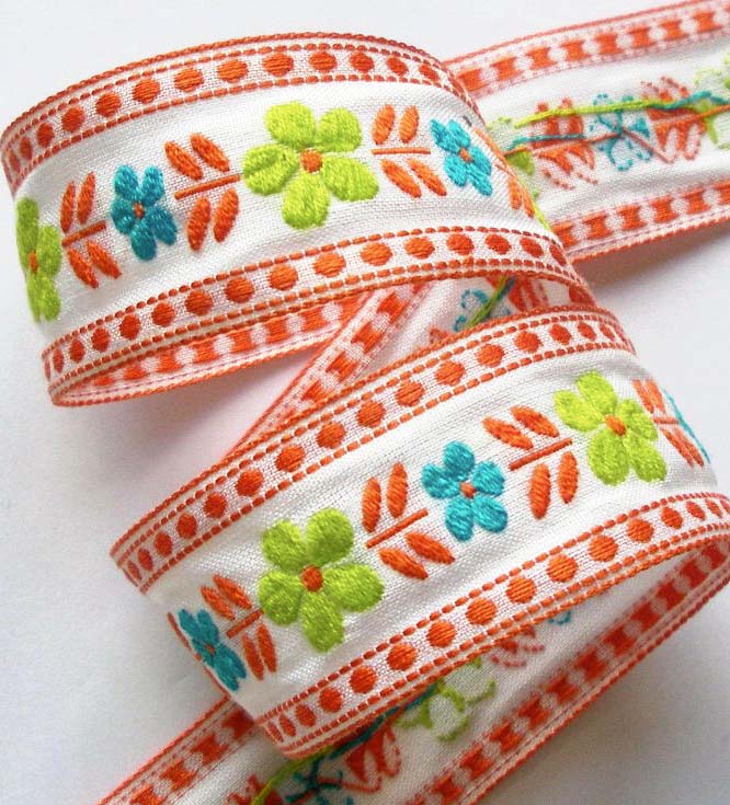 FLORAL332 - 1 1/4" (3 YDS)VINTAGE WHITE/ORANGE