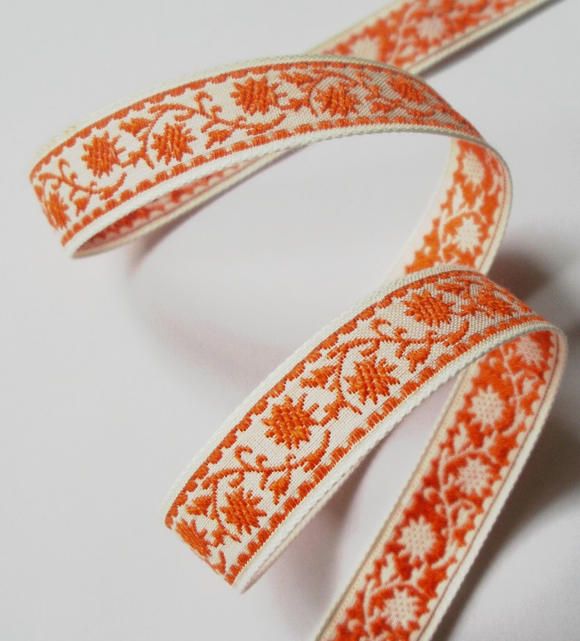 VINTAGE1650 - 5/8" NATURAL/ORANGE  FLORAL2 WOVEN (5 YDS)