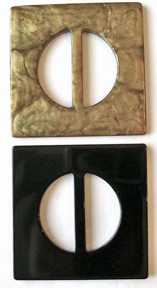 BUCKLE11-1 3/4"(ID)X3"Gold and Black Acrylic Buckle