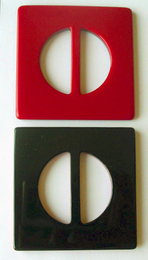 BUCKLE14 1 3/4" (ID) X 3" X 3" Red and Black