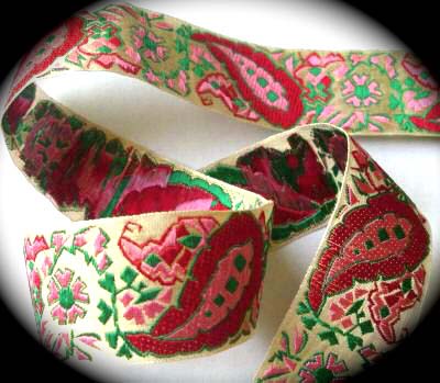 PAISLEY66 - 1 1/2" (3 yds) GOLD/RED/GREEN/PINK VINTAGE